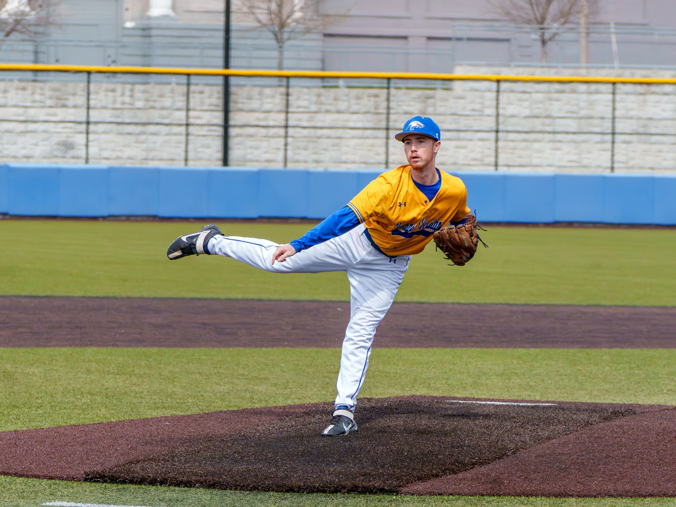 Chris Hunter collected 3-hits to Help Defeat the Crusaders 6-2.