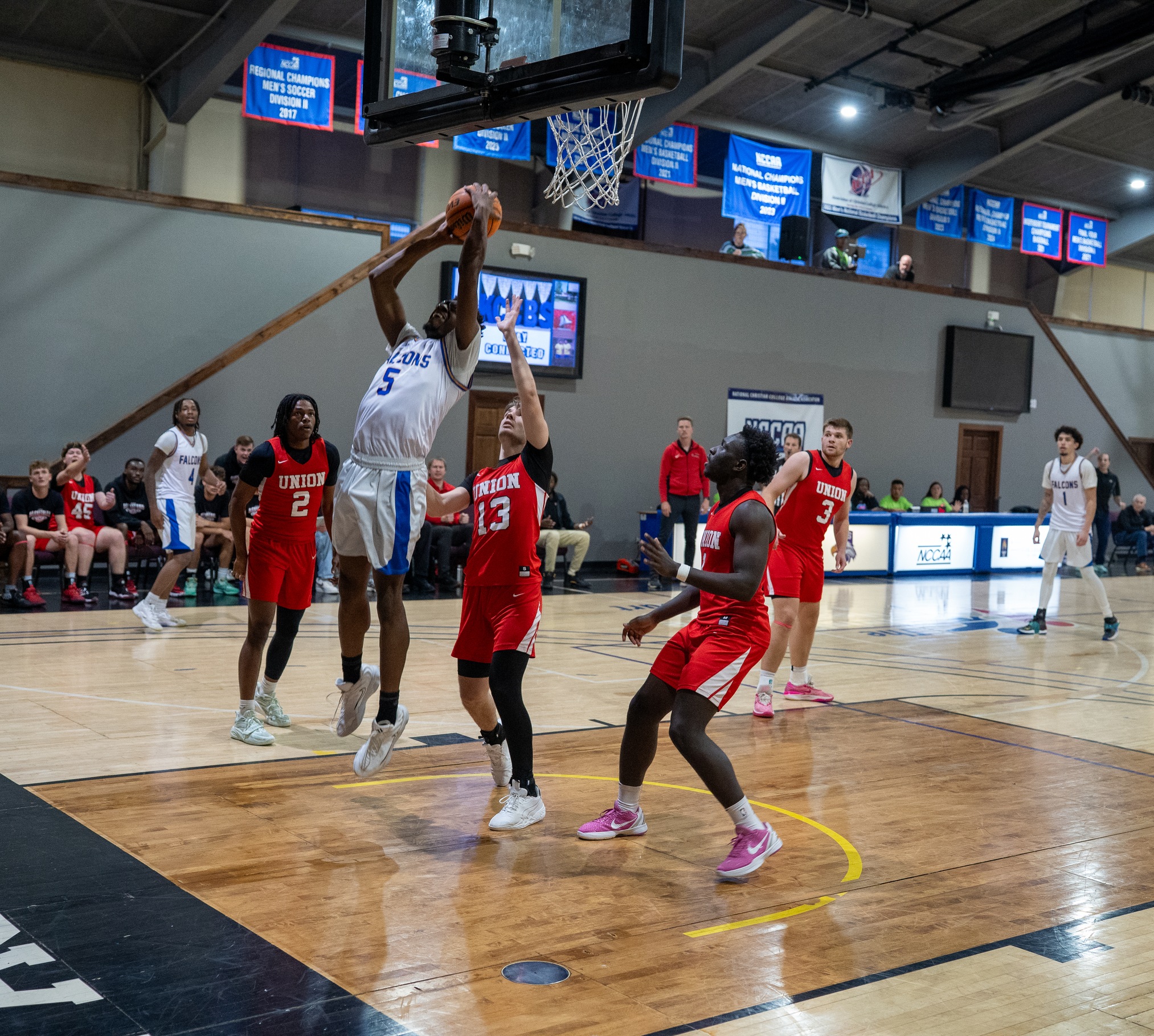 Men's Basketball Wins Fourth Straight